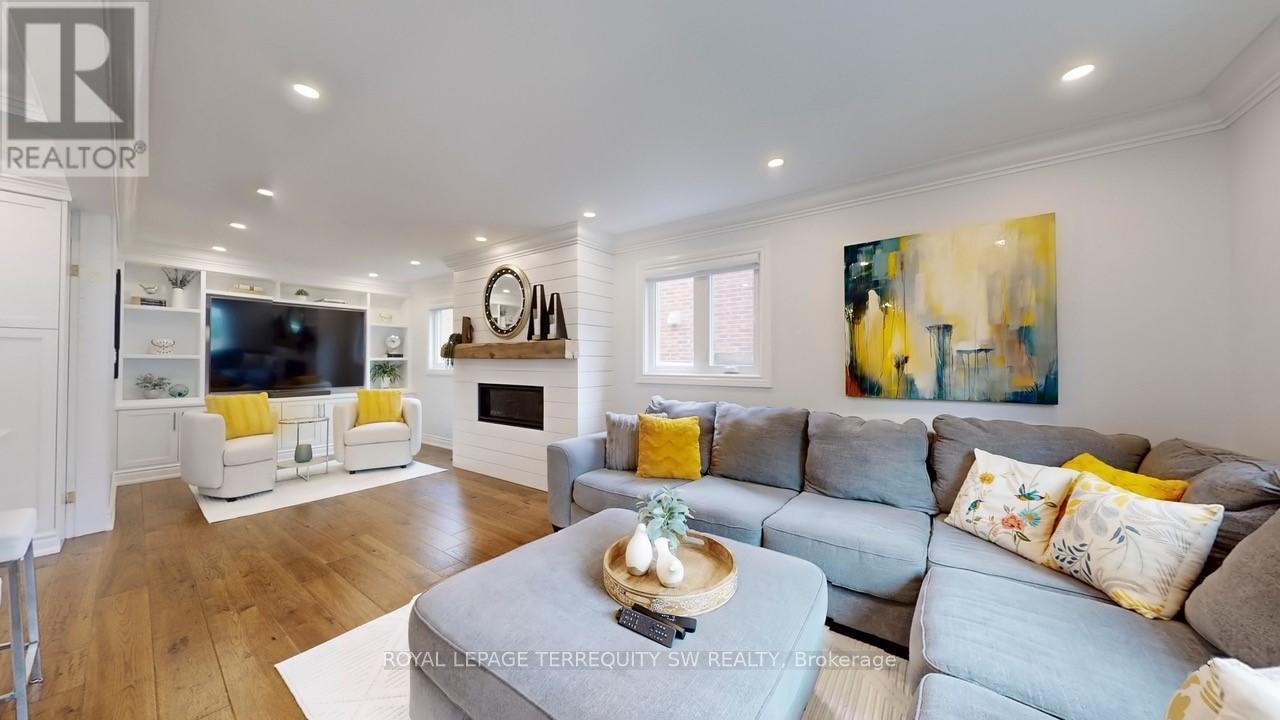 












31 BRYANT ROAD

,
Markham,




Ontario
L3P5Y7


