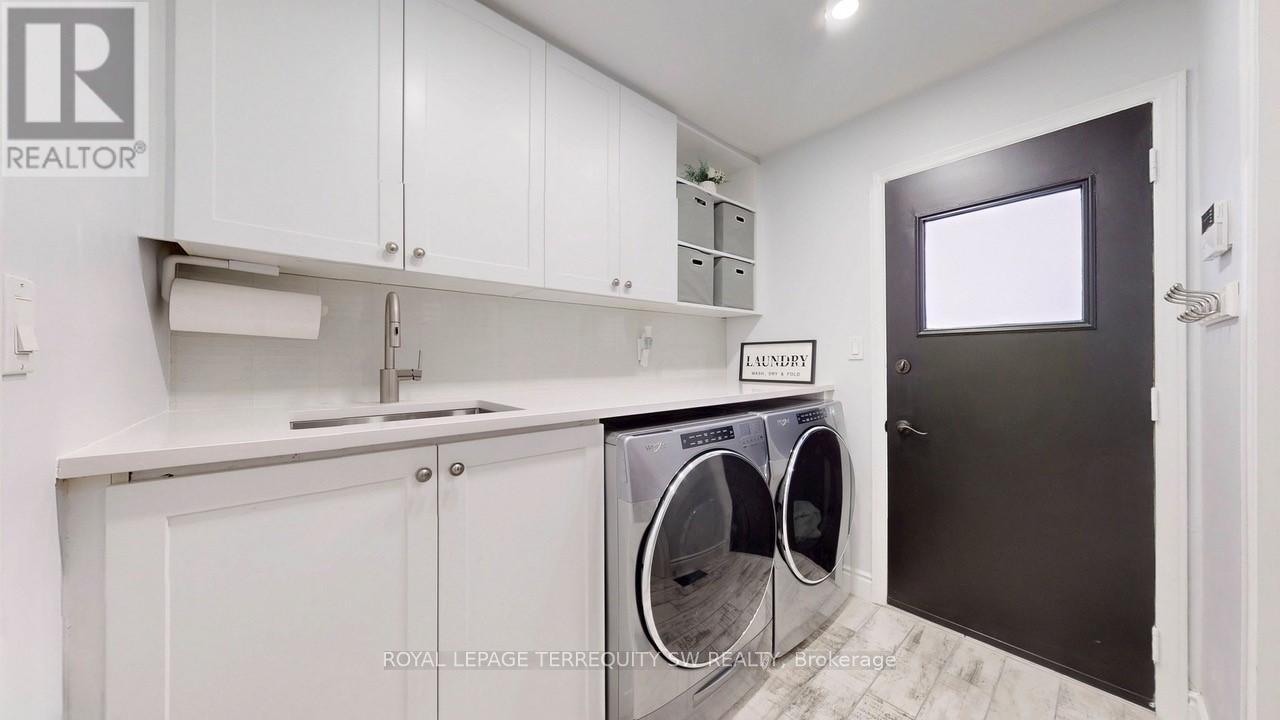 












31 BRYANT ROAD

,
Markham,




Ontario
L3P5Y7

