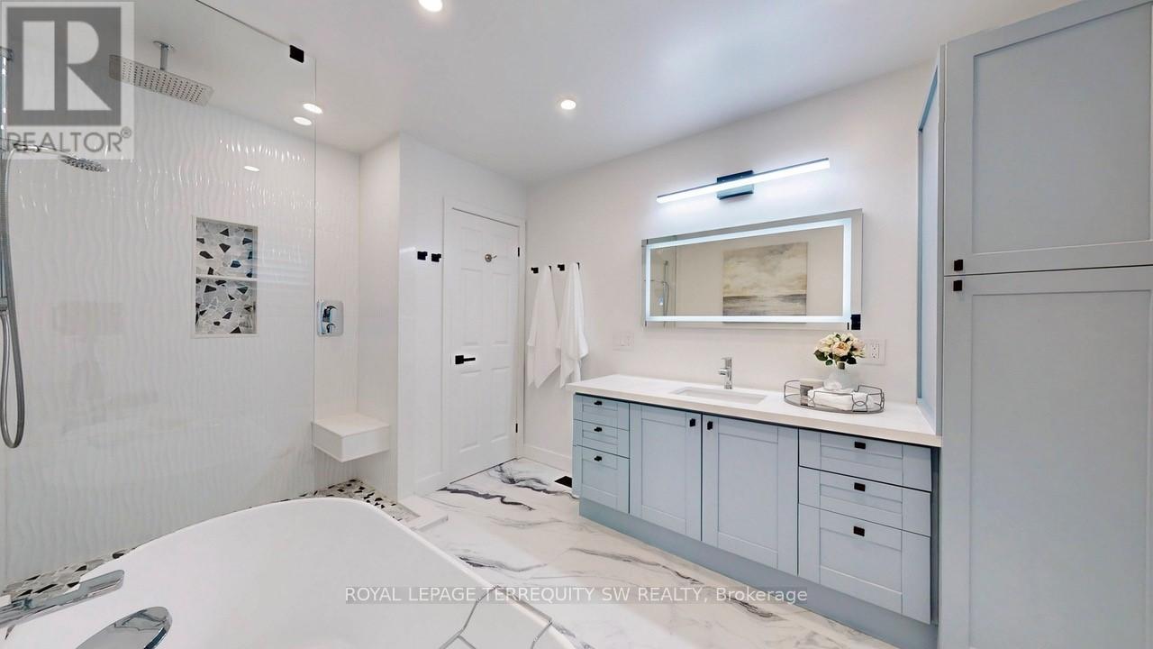 












31 BRYANT ROAD

,
Markham,




Ontario
L3P5Y7

