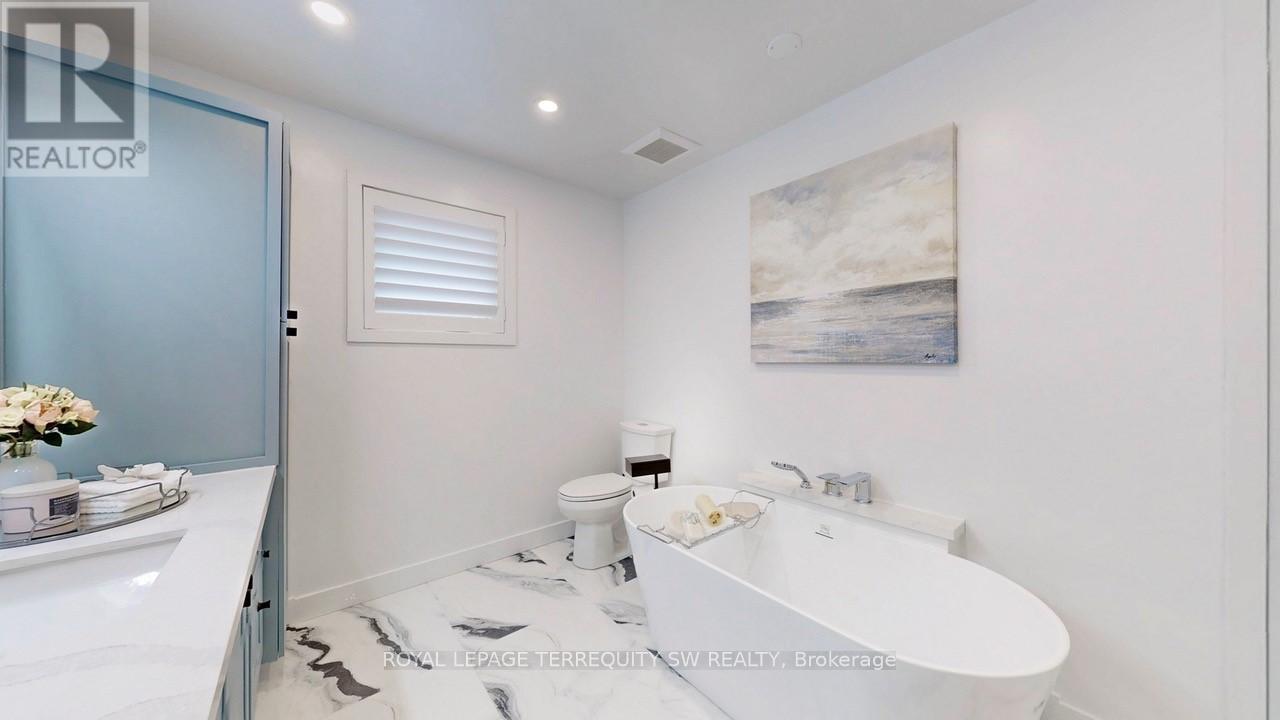 












31 BRYANT ROAD

,
Markham,




Ontario
L3P5Y7

