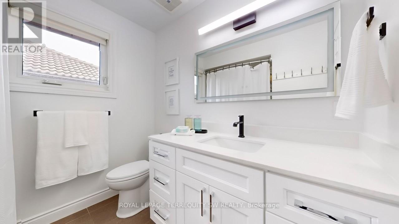 












31 BRYANT ROAD

,
Markham,




Ontario
L3P5Y7

