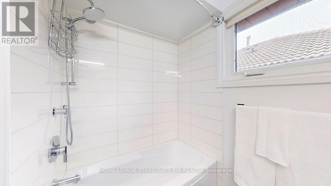 












31 BRYANT ROAD

,
Markham,




Ontario
L3P5Y7

