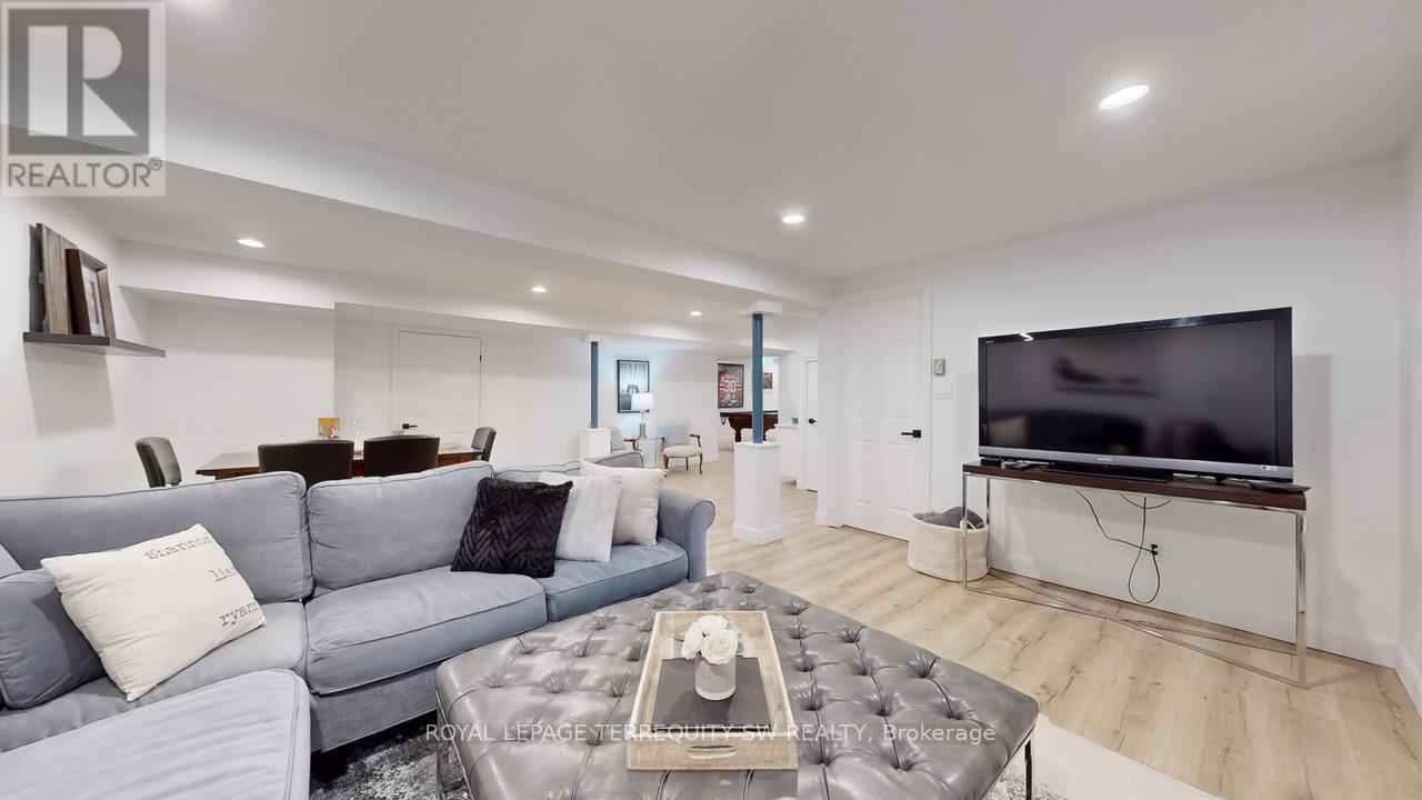 












31 BRYANT ROAD

,
Markham,




Ontario
L3P5Y7

