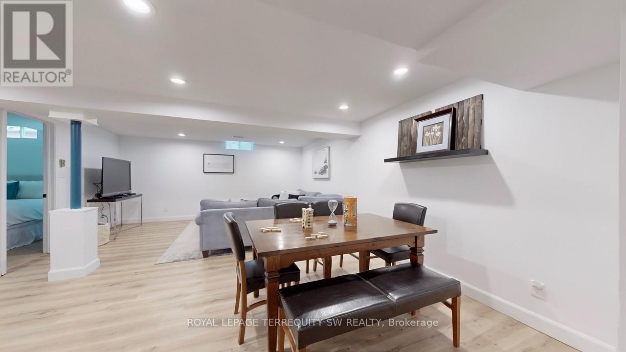 












31 BRYANT ROAD

,
Markham,




Ontario
L3P5Y7

