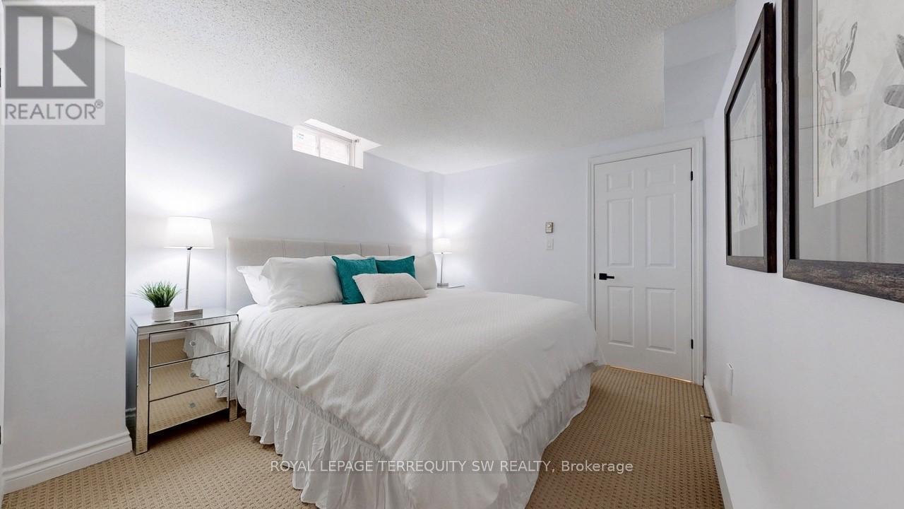 












31 BRYANT ROAD

,
Markham,




Ontario
L3P5Y7

