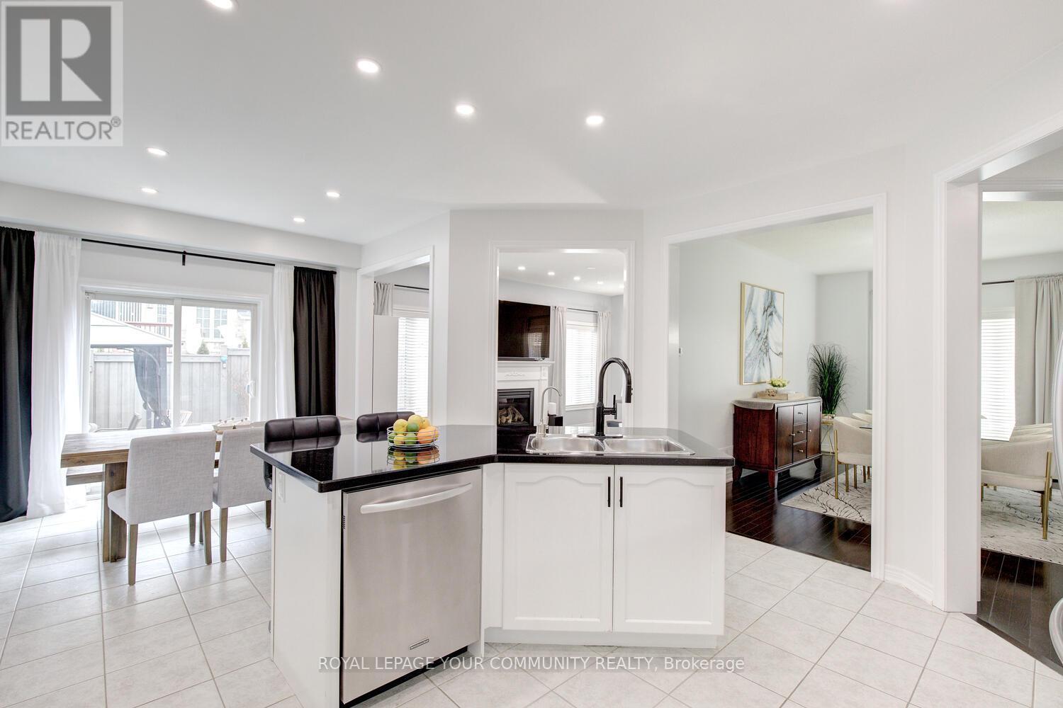 












45 PULLMAN ROAD

,
Vaughan,




Ontario
L6A4T7

