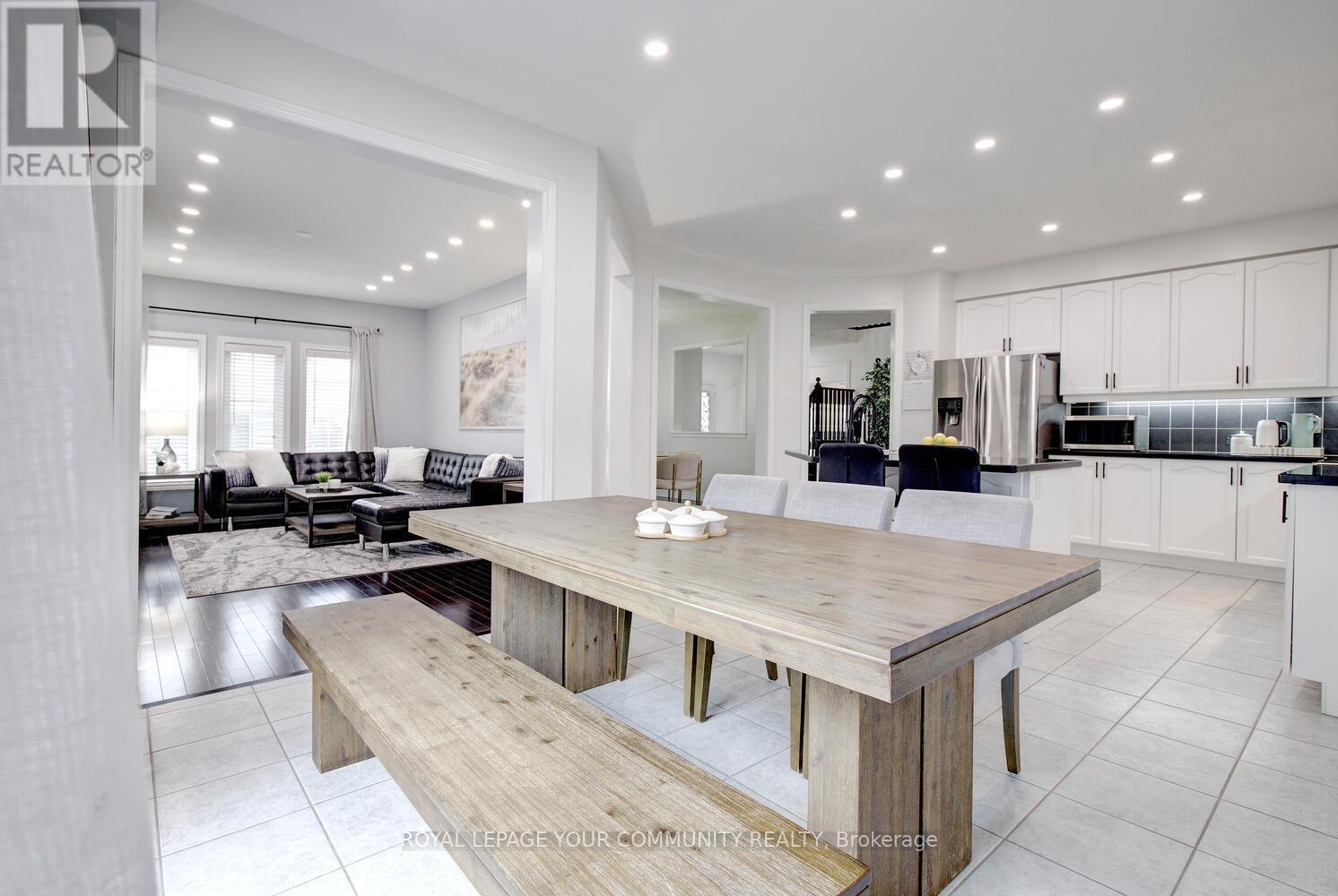 












45 PULLMAN ROAD

,
Vaughan,




Ontario
L6A4T7

