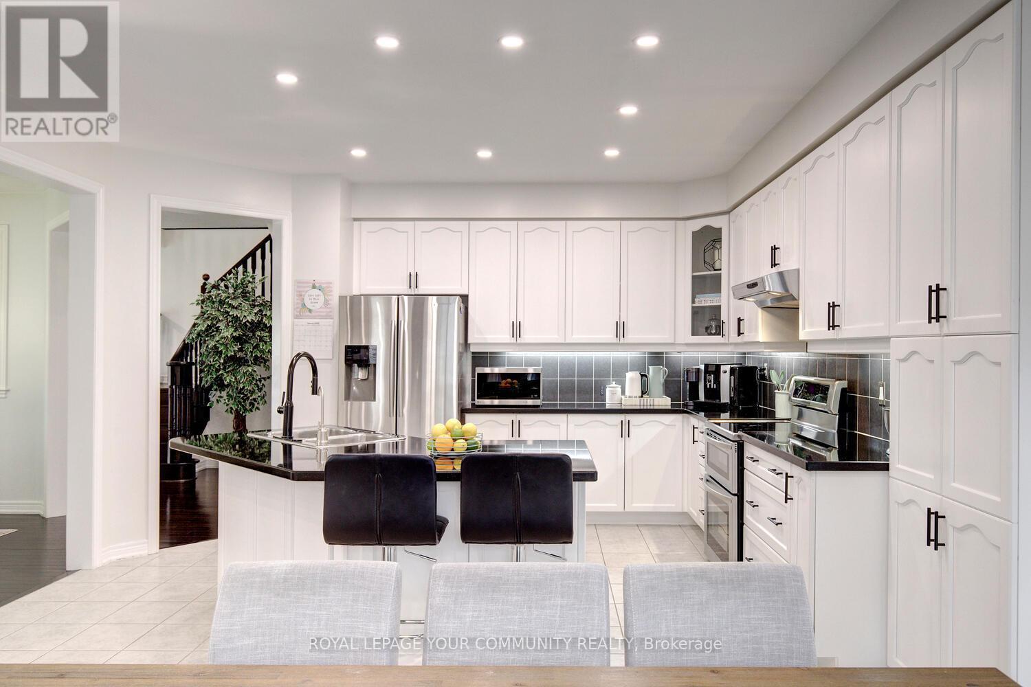 












45 PULLMAN ROAD

,
Vaughan,




Ontario
L6A4T7

