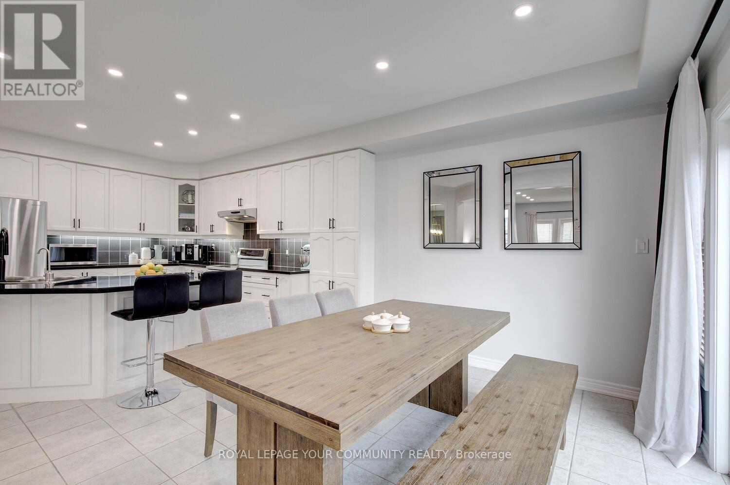 












45 PULLMAN ROAD

,
Vaughan,




Ontario
L6A4T7

