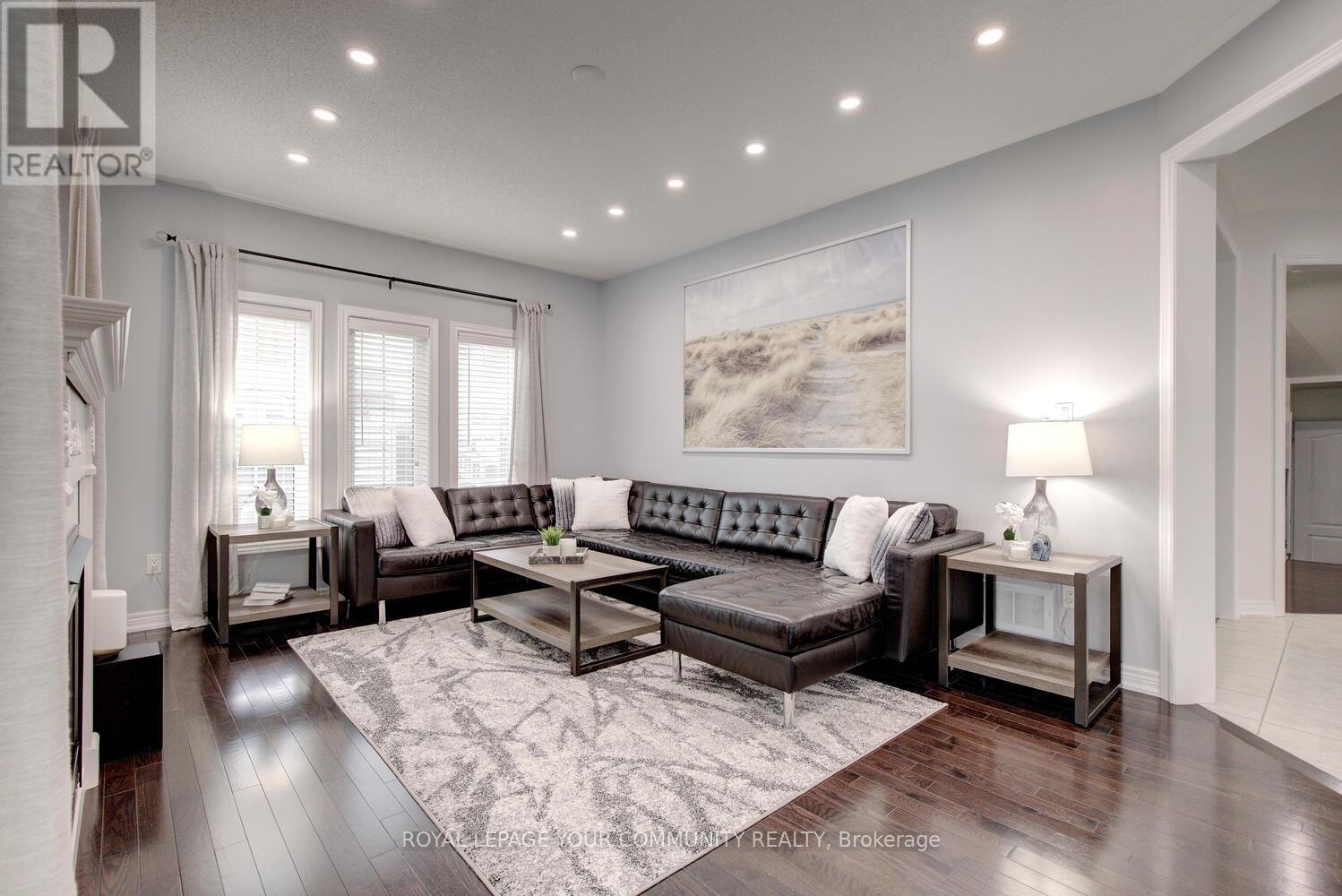 












45 PULLMAN ROAD

,
Vaughan,




Ontario
L6A4T7

