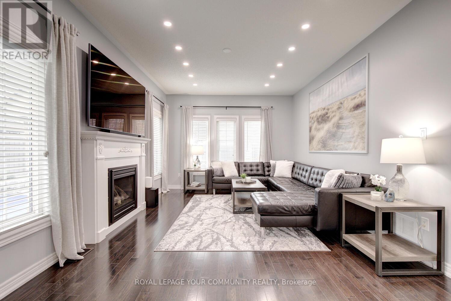 












45 PULLMAN ROAD

,
Vaughan,




Ontario
L6A4T7

