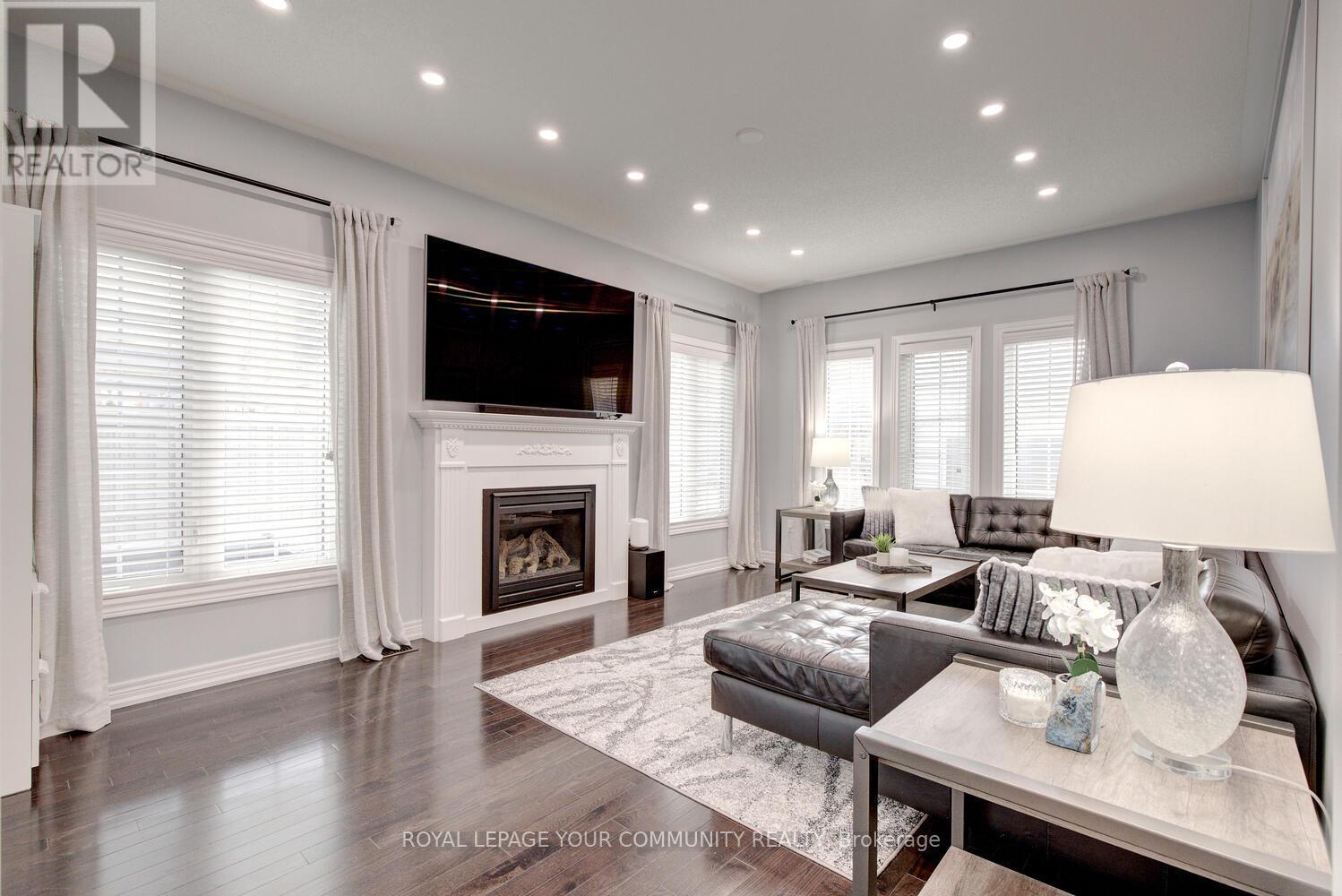












45 PULLMAN ROAD

,
Vaughan,




Ontario
L6A4T7

