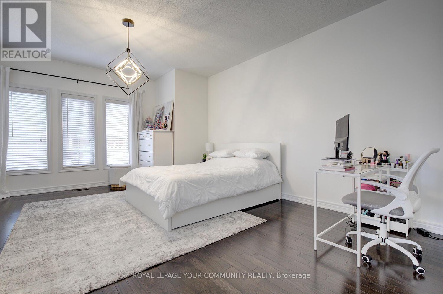 












45 PULLMAN ROAD

,
Vaughan,




Ontario
L6A4T7

