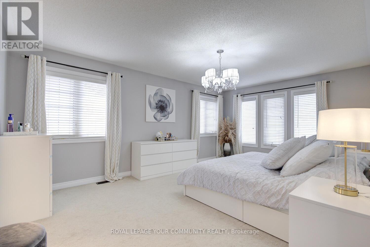 












45 PULLMAN ROAD

,
Vaughan,




Ontario
L6A4T7


