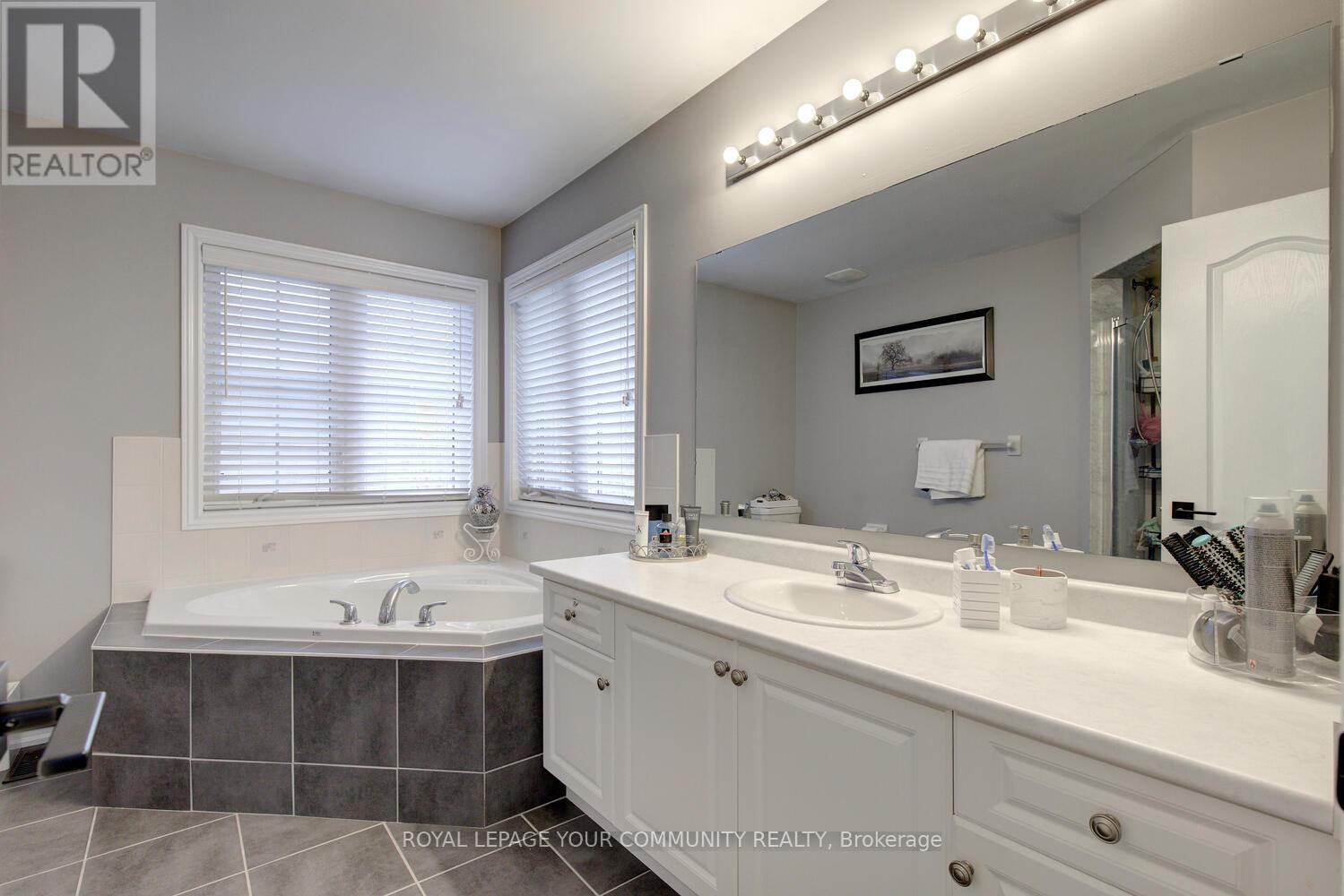 












45 PULLMAN ROAD

,
Vaughan,




Ontario
L6A4T7

