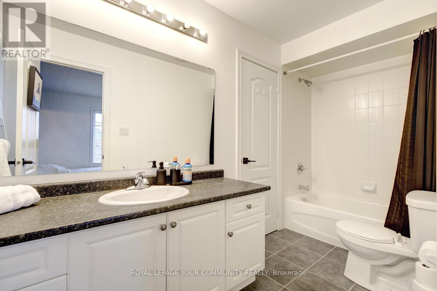 












45 PULLMAN ROAD

,
Vaughan,




Ontario
L6A4T7


