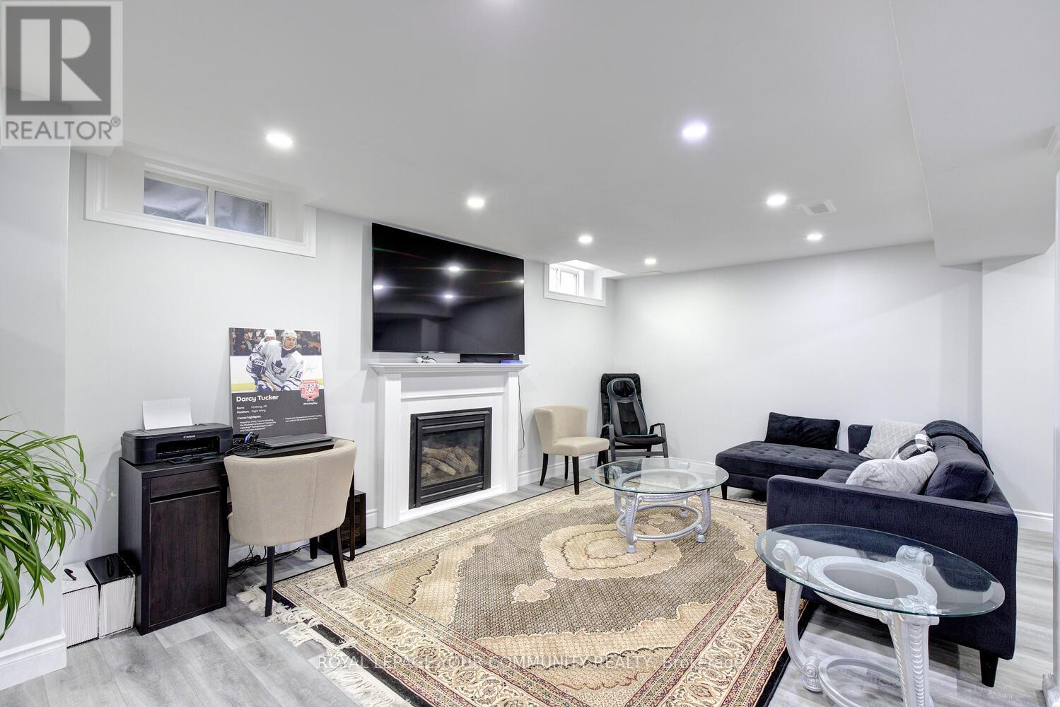 












45 PULLMAN ROAD

,
Vaughan,




Ontario
L6A4T7

