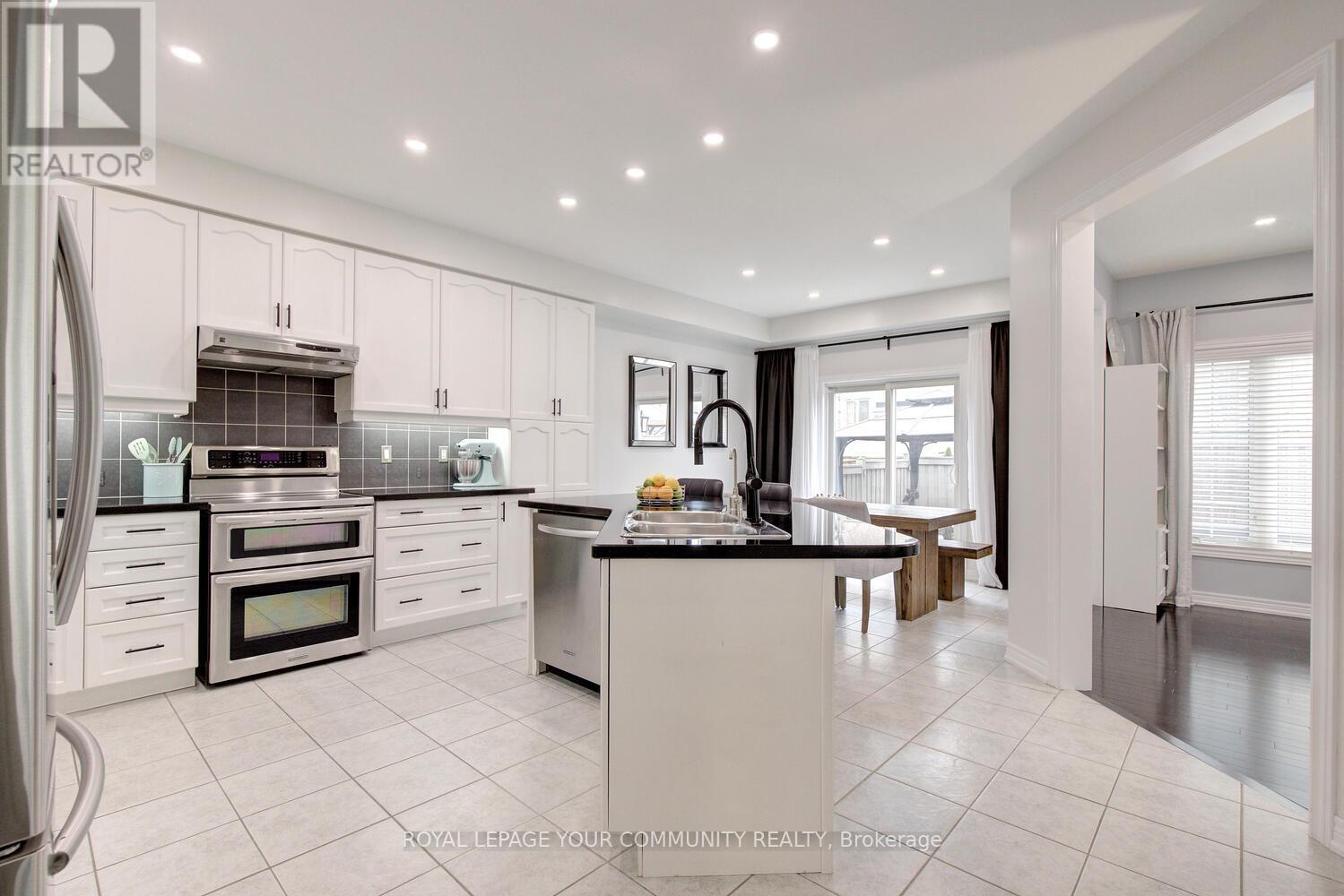 












45 PULLMAN ROAD

,
Vaughan,




Ontario
L6A4T7

