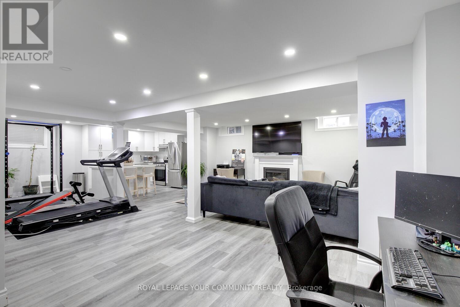 












45 PULLMAN ROAD

,
Vaughan,




Ontario
L6A4T7

