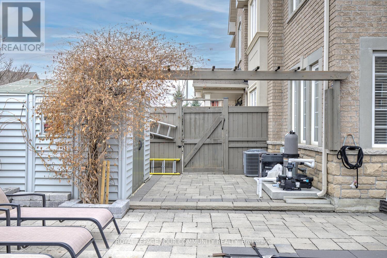 












45 PULLMAN ROAD

,
Vaughan,




Ontario
L6A4T7

