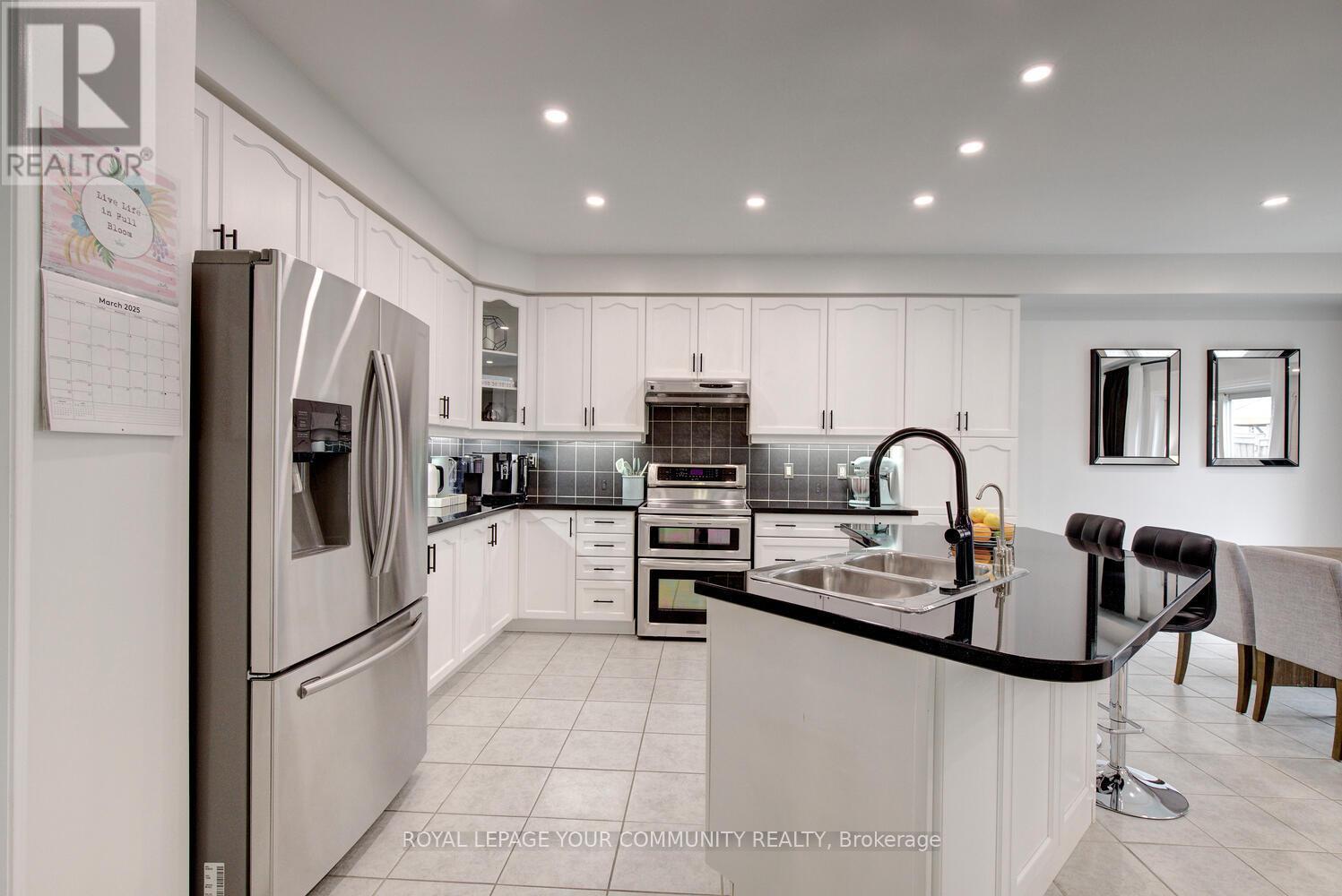 












45 PULLMAN ROAD

,
Vaughan,




Ontario
L6A4T7

