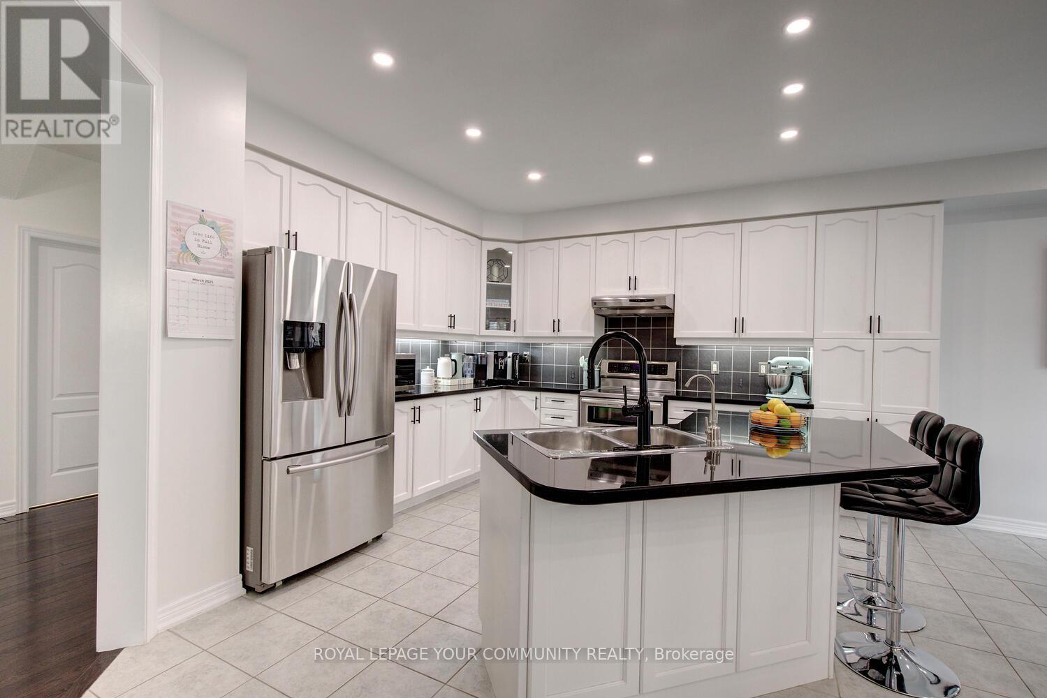 












45 PULLMAN ROAD

,
Vaughan,




Ontario
L6A4T7

