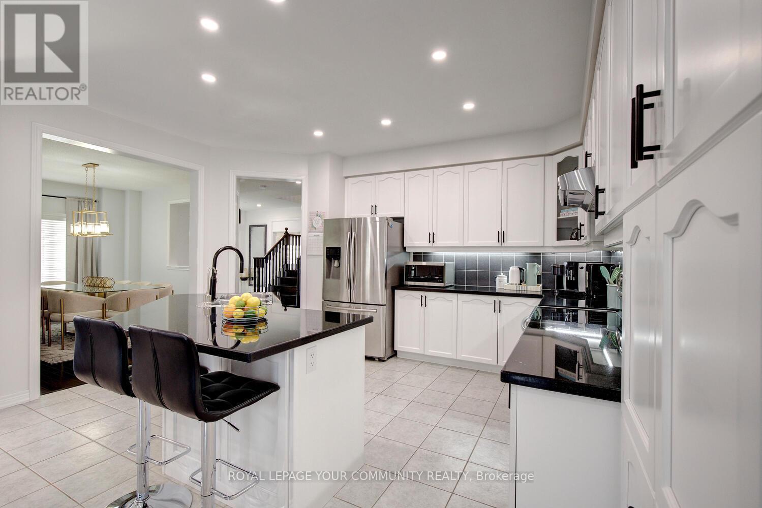 












45 PULLMAN ROAD

,
Vaughan,




Ontario
L6A4T7

