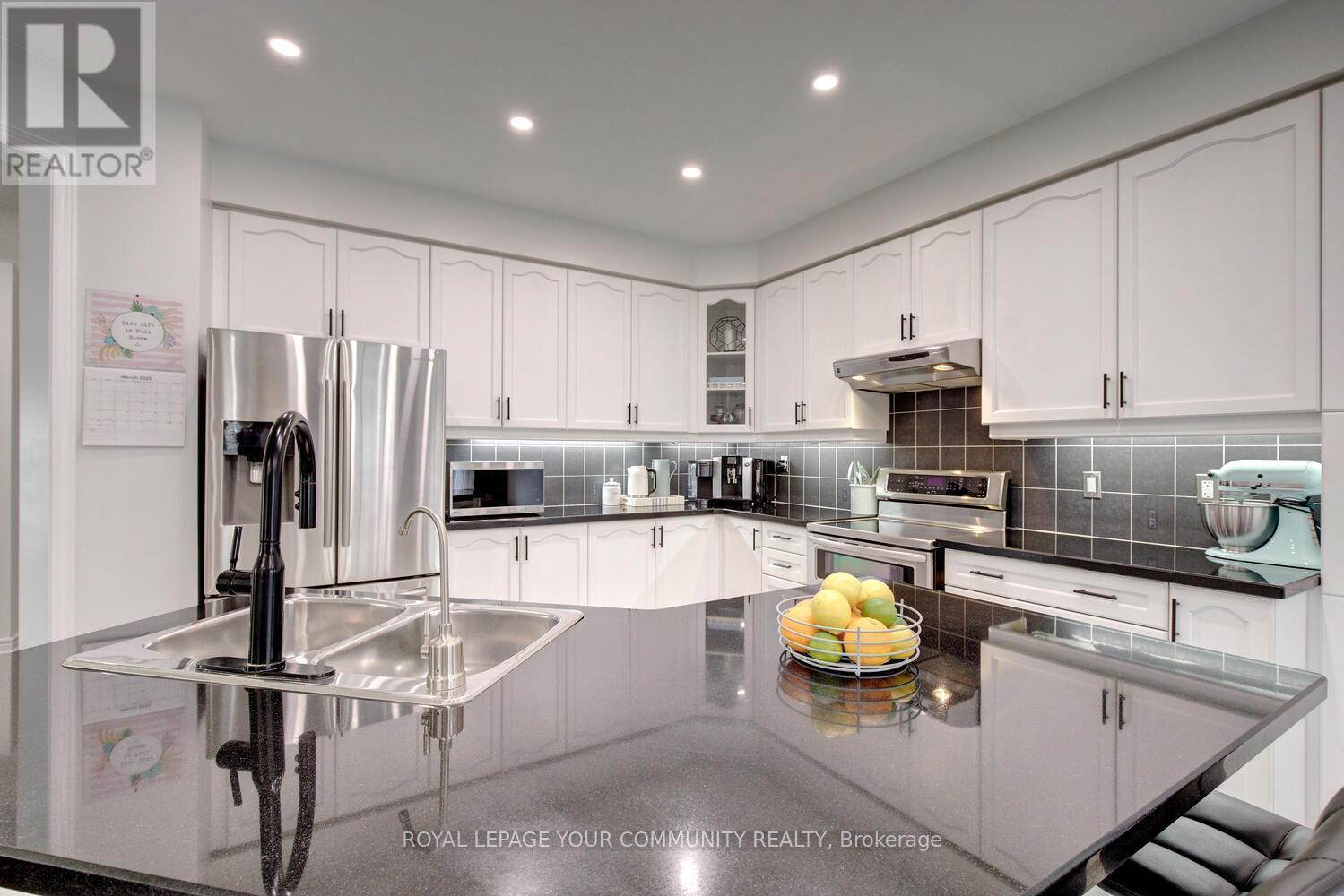 












45 PULLMAN ROAD

,
Vaughan,




Ontario
L6A4T7

