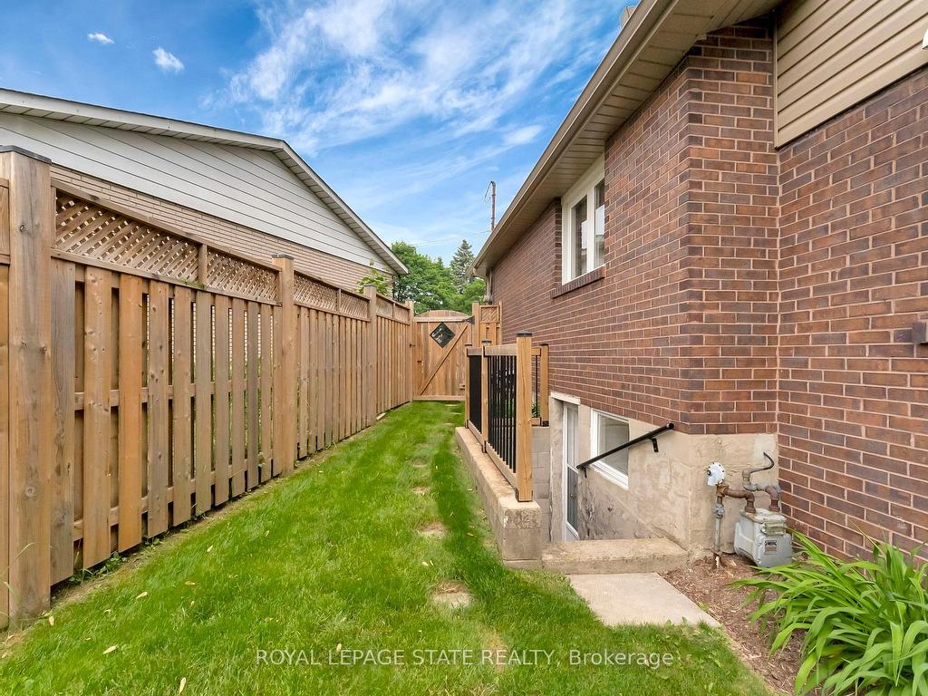 









31


Rialto

Court,
Hamilton,




ON
L9C 5T5

