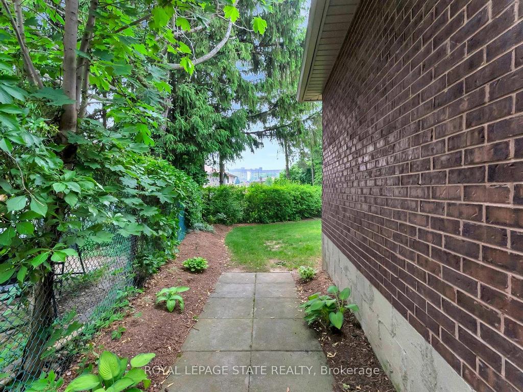 









31


Rialto

Court,
Hamilton,




ON
L9C 5T5

