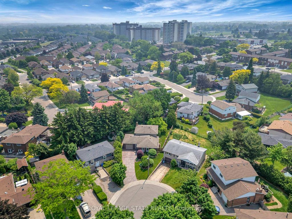 









31


Rialto

Court,
Hamilton,




ON
L9C 5T5


