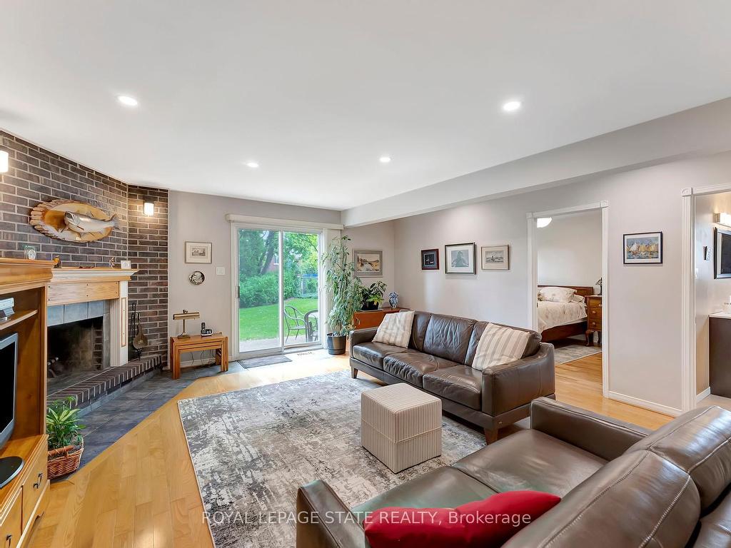 









31


Rialto

Court,
Hamilton,




ON
L9C 5T5


