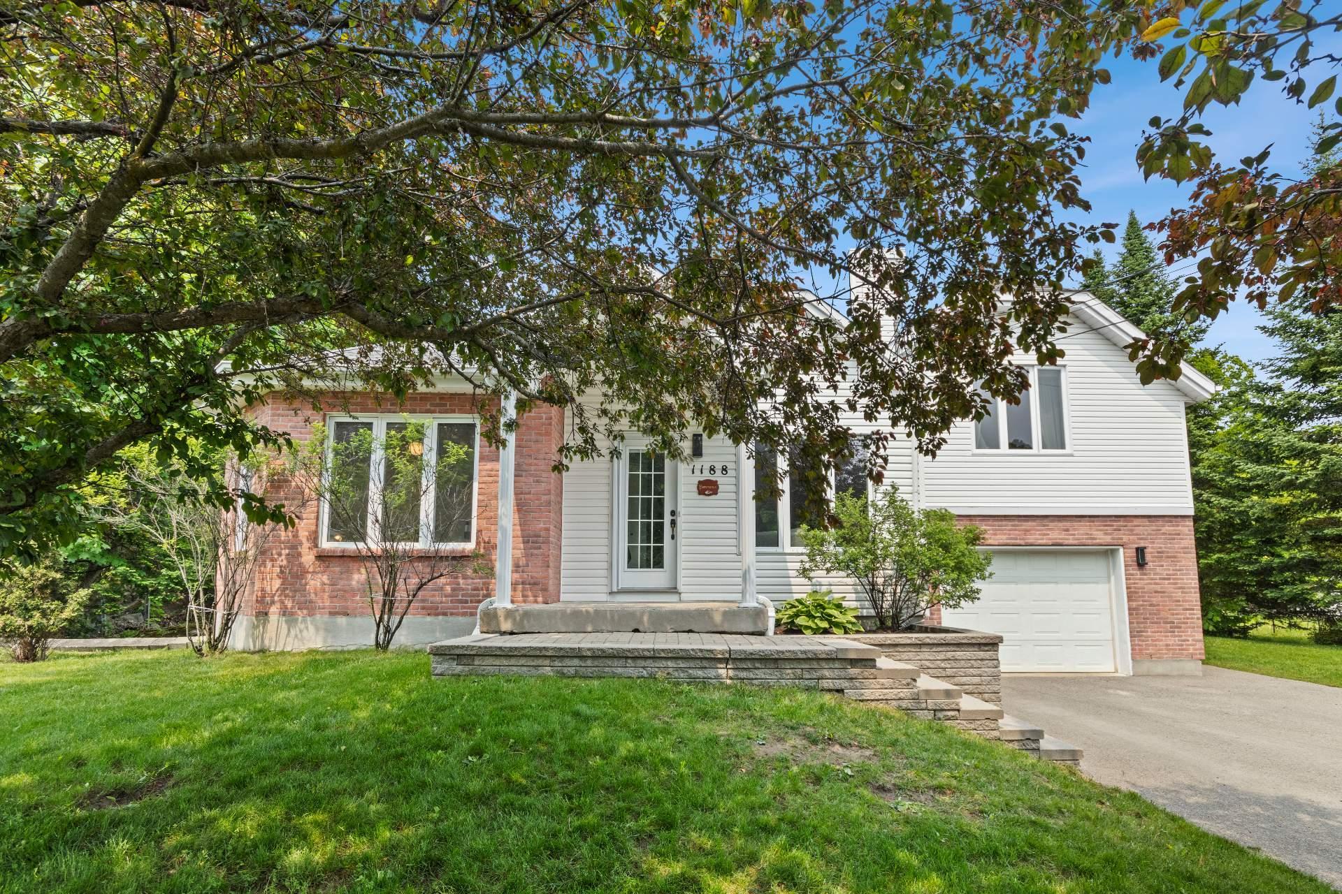 









1188


Rue Nancy

,
Saint-Jérôme,




QC
J5L2P9

