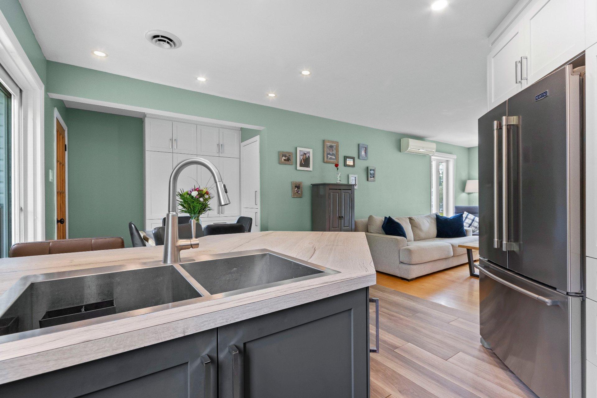 









1188


Rue Nancy

,
Saint-Jérôme,




QC
J5L2P9

