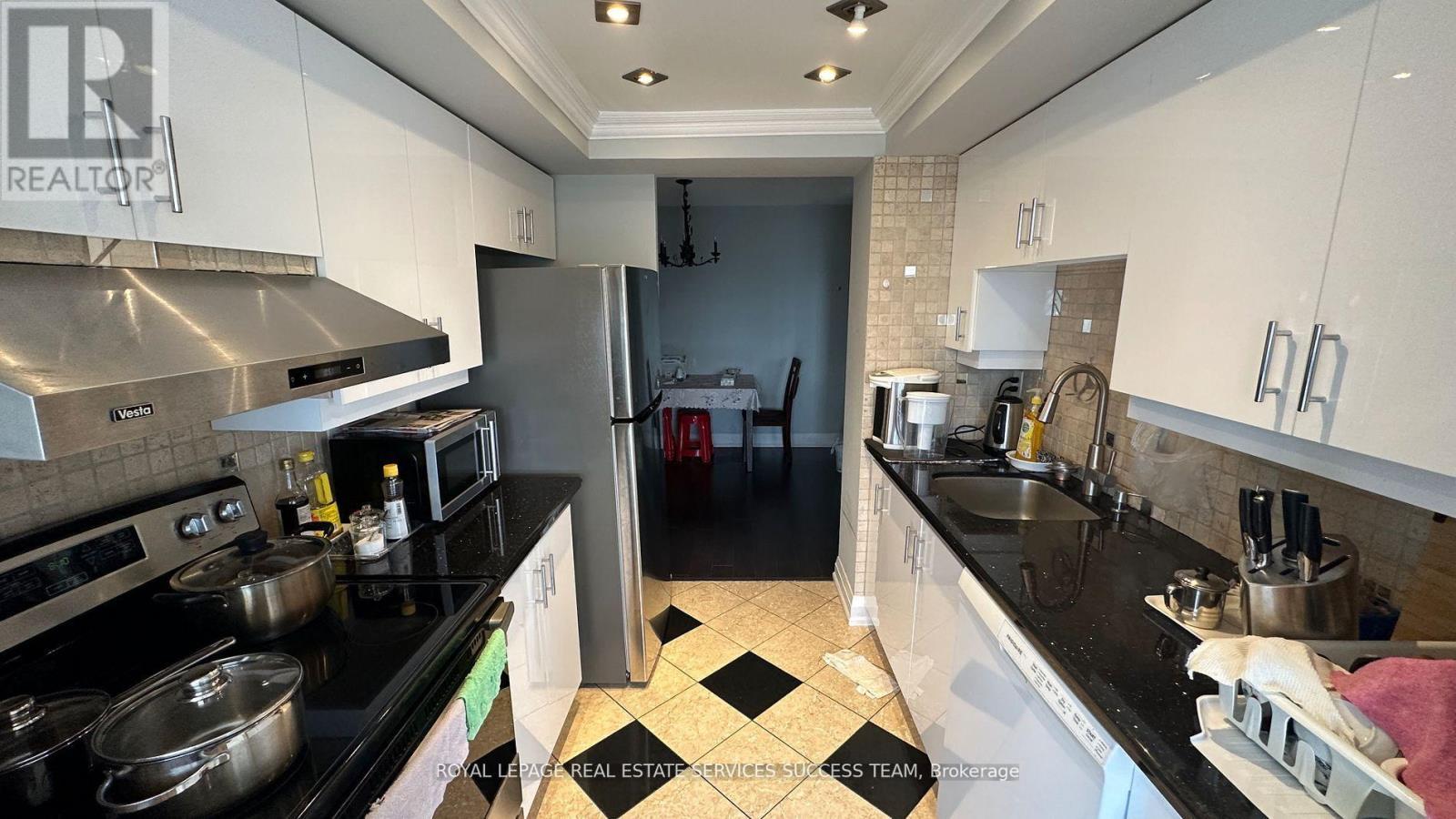 












2407 - 550 WEBB DRIVE

,
Mississauga,




Ontario
L5B3Y4

