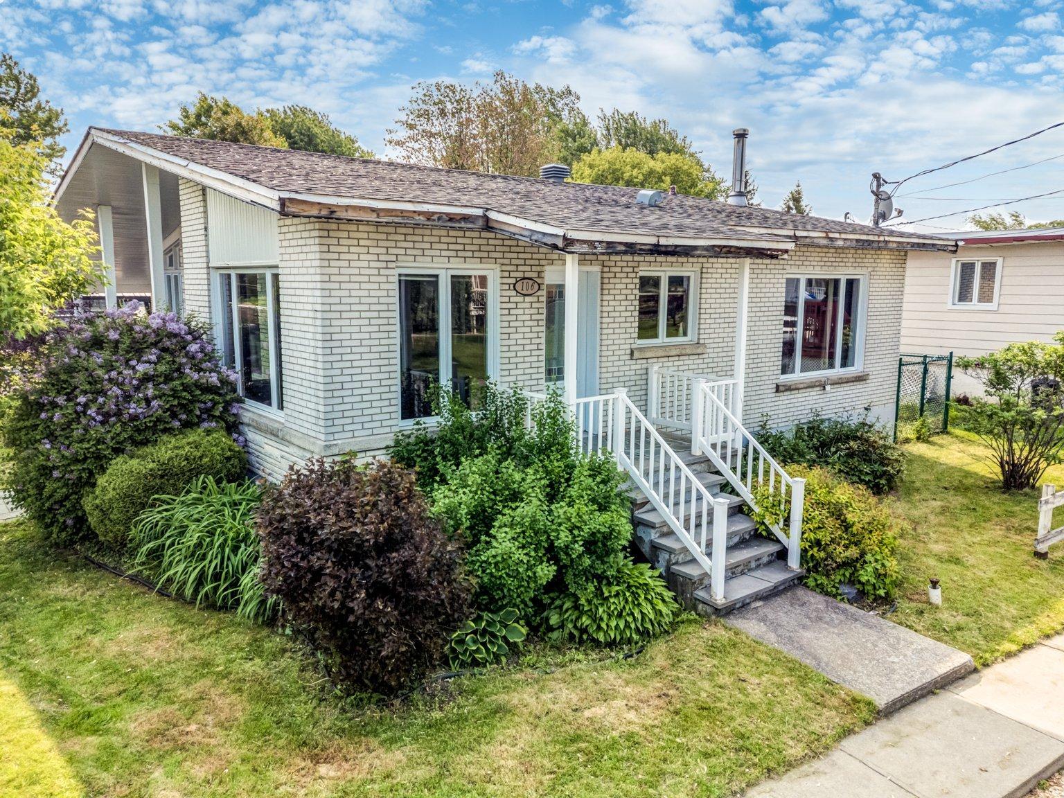 









106


Rue St-Michel

,
Yamaska,




QC
J0G1W0

