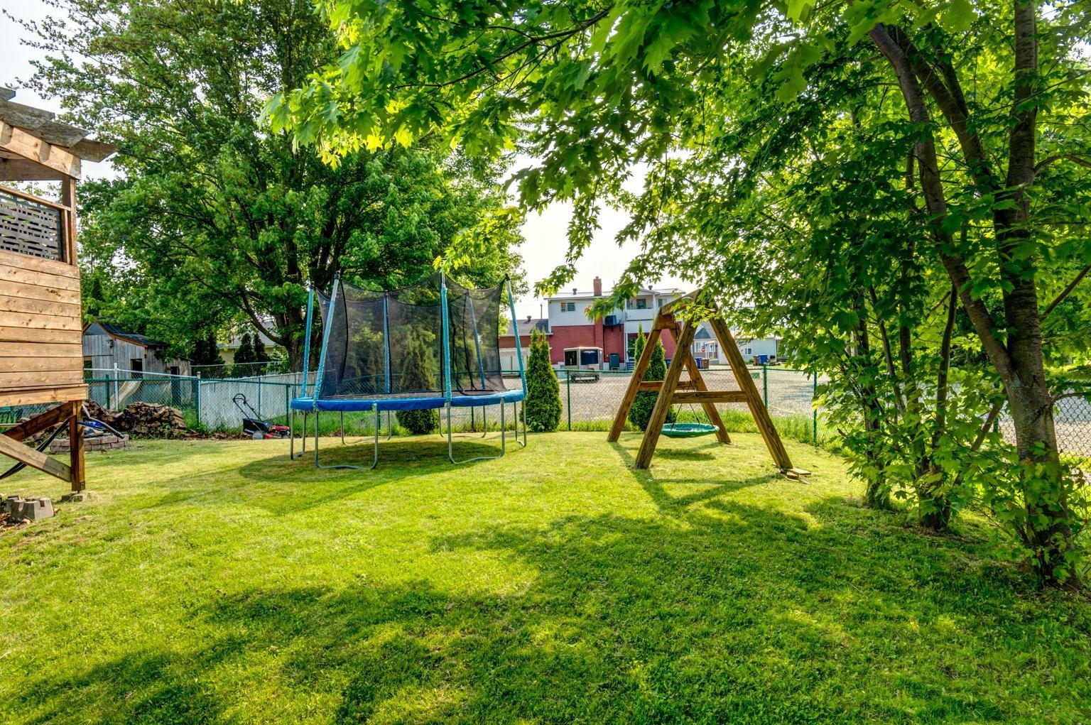 









106


Rue St-Michel

,
Yamaska,




QC
J0G1W0

