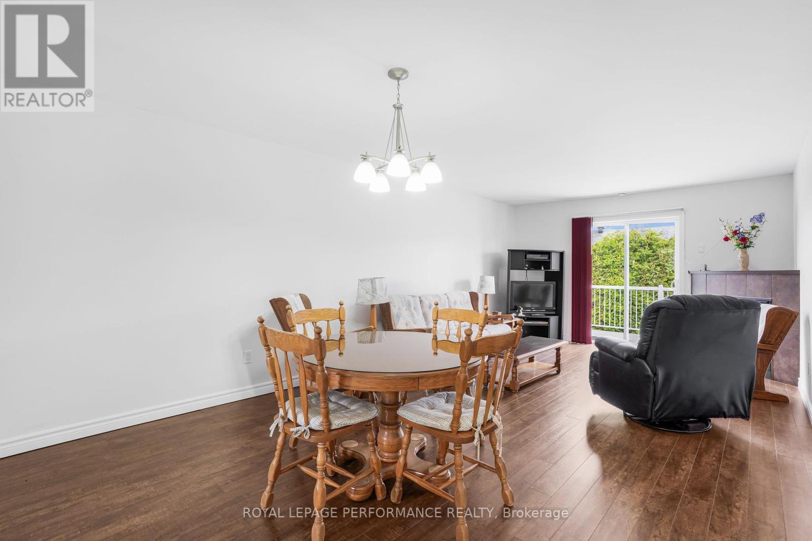 












207 - 665 NELSON STREET W

,
Hawkesbury,




Ontario
K6A0A3

