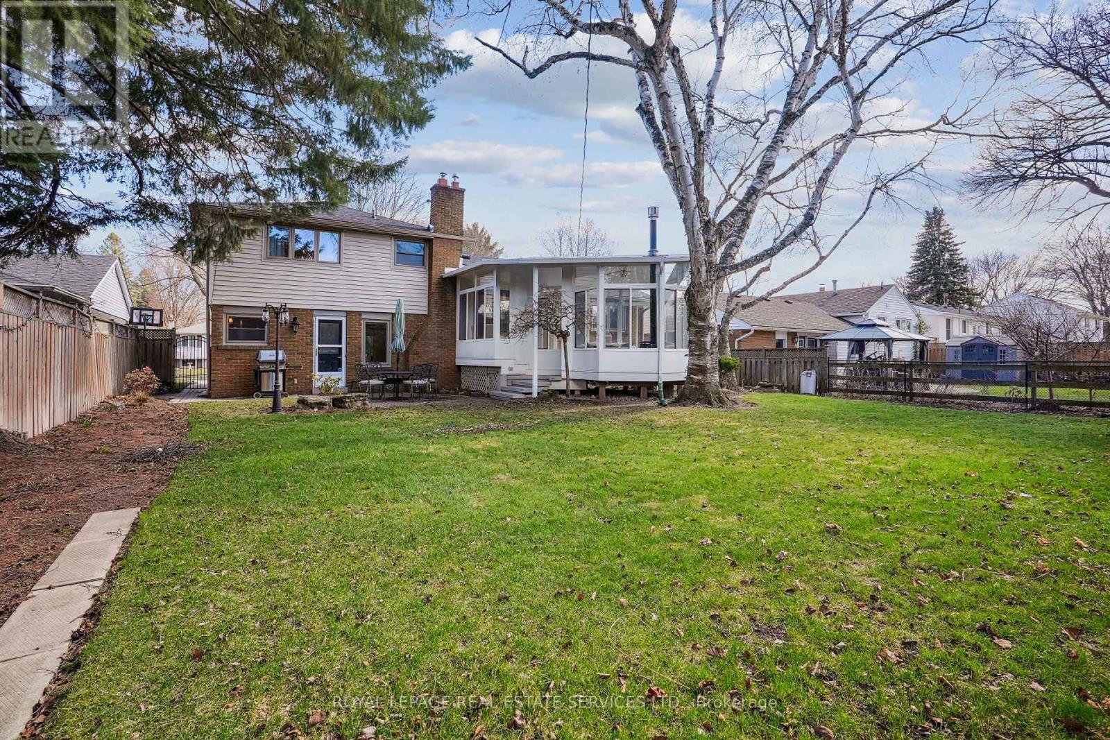 












602 ROSEDALE CRESCENT

,
Burlington,




Ontario
L7N2T1

