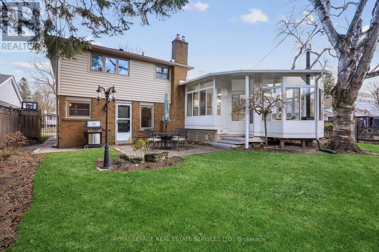 












602 ROSEDALE CRESCENT

,
Burlington,




Ontario
L7N2T1

