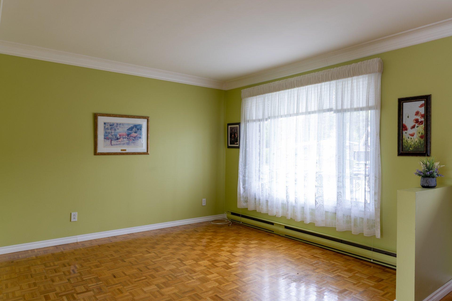 









2842


Av. de la Montagne

,
Shawinigan,




QC
G9N6K3

