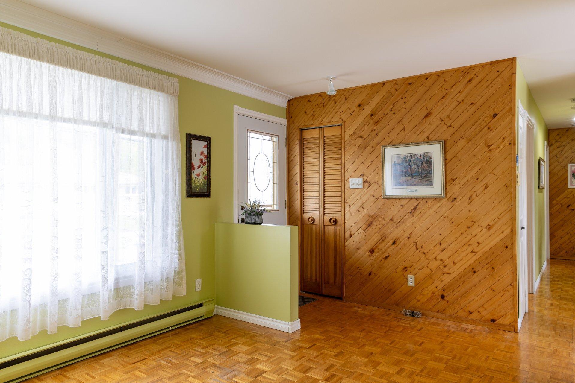 









2842


Av. de la Montagne

,
Shawinigan,




QC
G9N6K3

