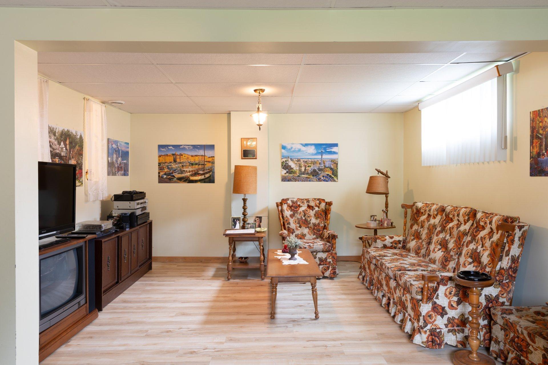 









2842


Av. de la Montagne

,
Shawinigan,




QC
G9N6K3

