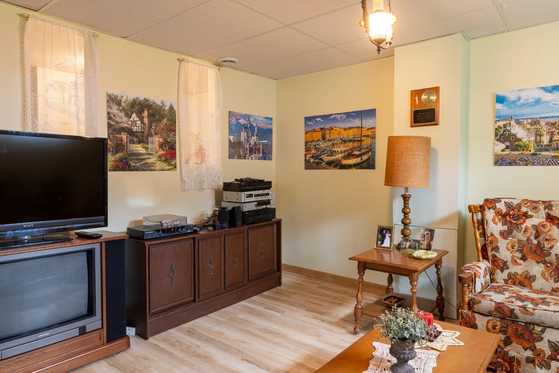 









2842


Av. de la Montagne

,
Shawinigan,




QC
G9N6K3

