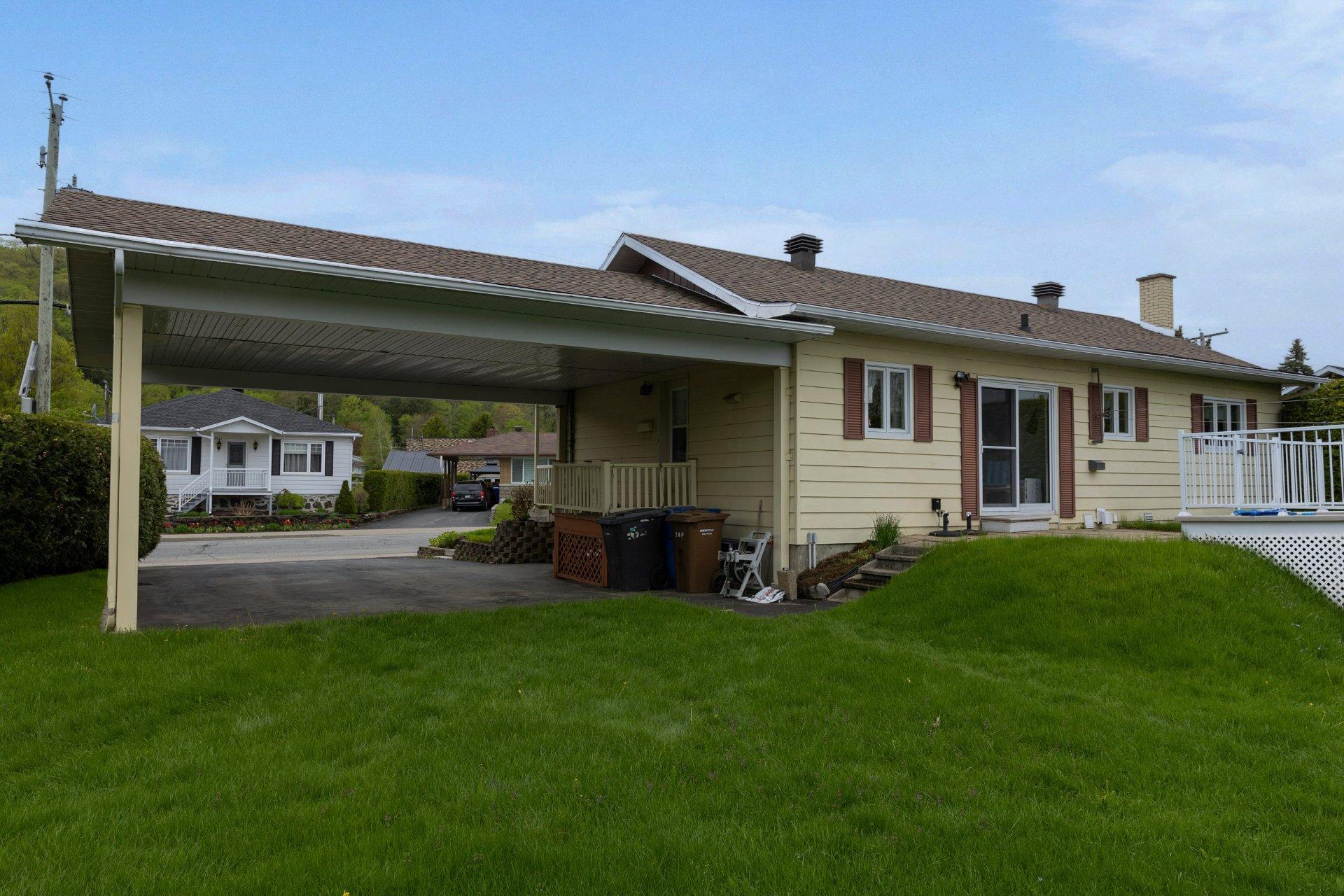 









2842


Av. de la Montagne

,
Shawinigan,




QC
G9N6K3

