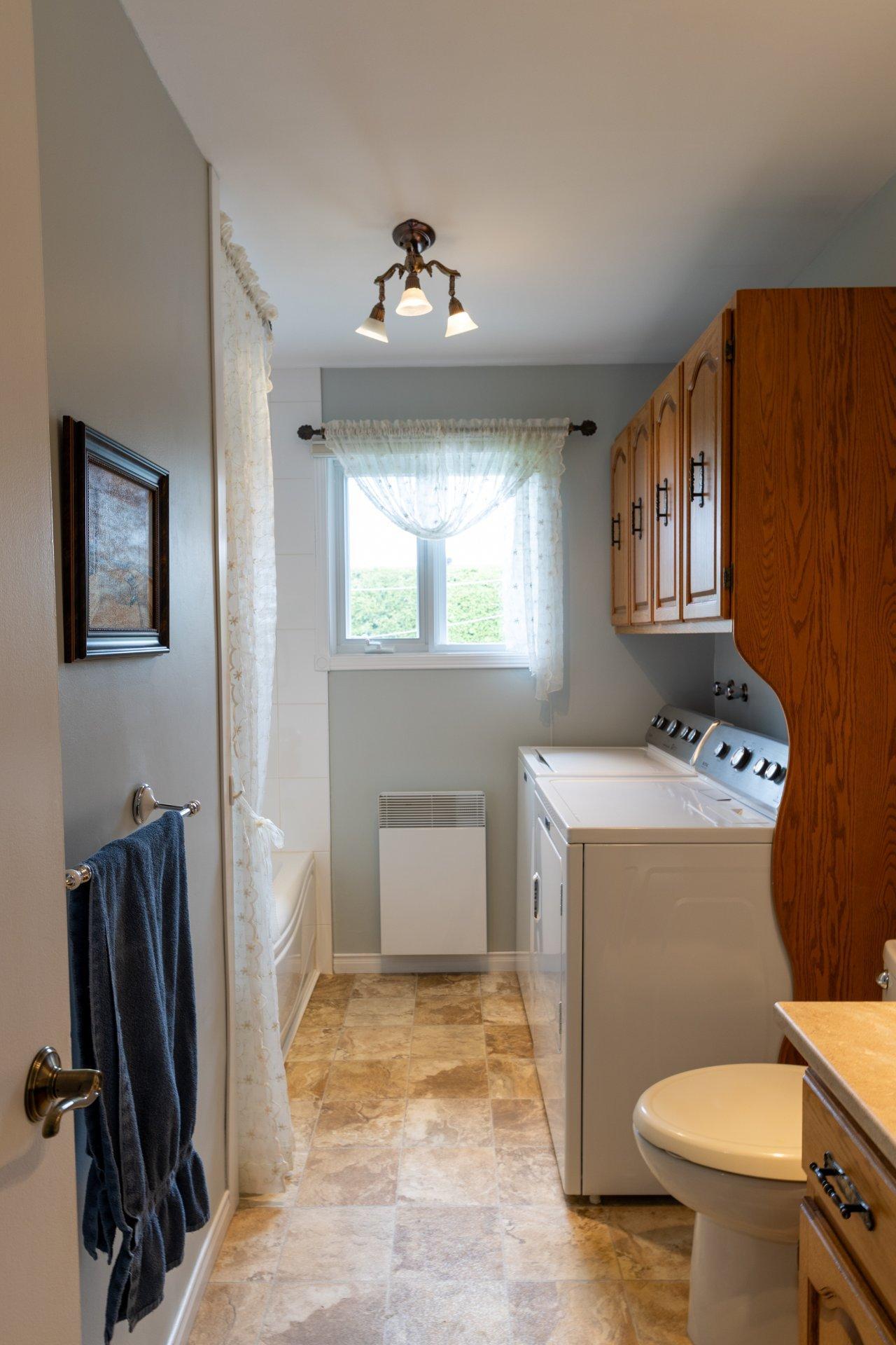 









2842


Av. de la Montagne

,
Shawinigan,




QC
G9N6K3


