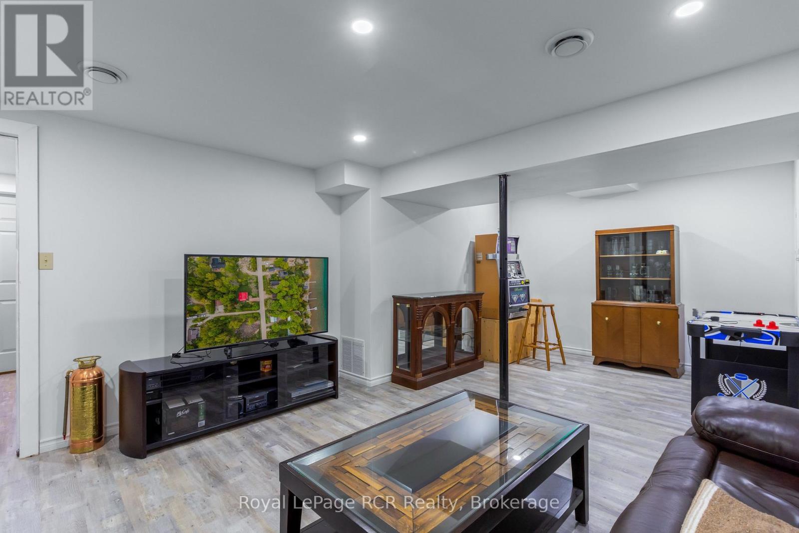












625 MALLORY BEACH ROAD

,
South Bruce Peninsula,




Ontario
N0H2T0

