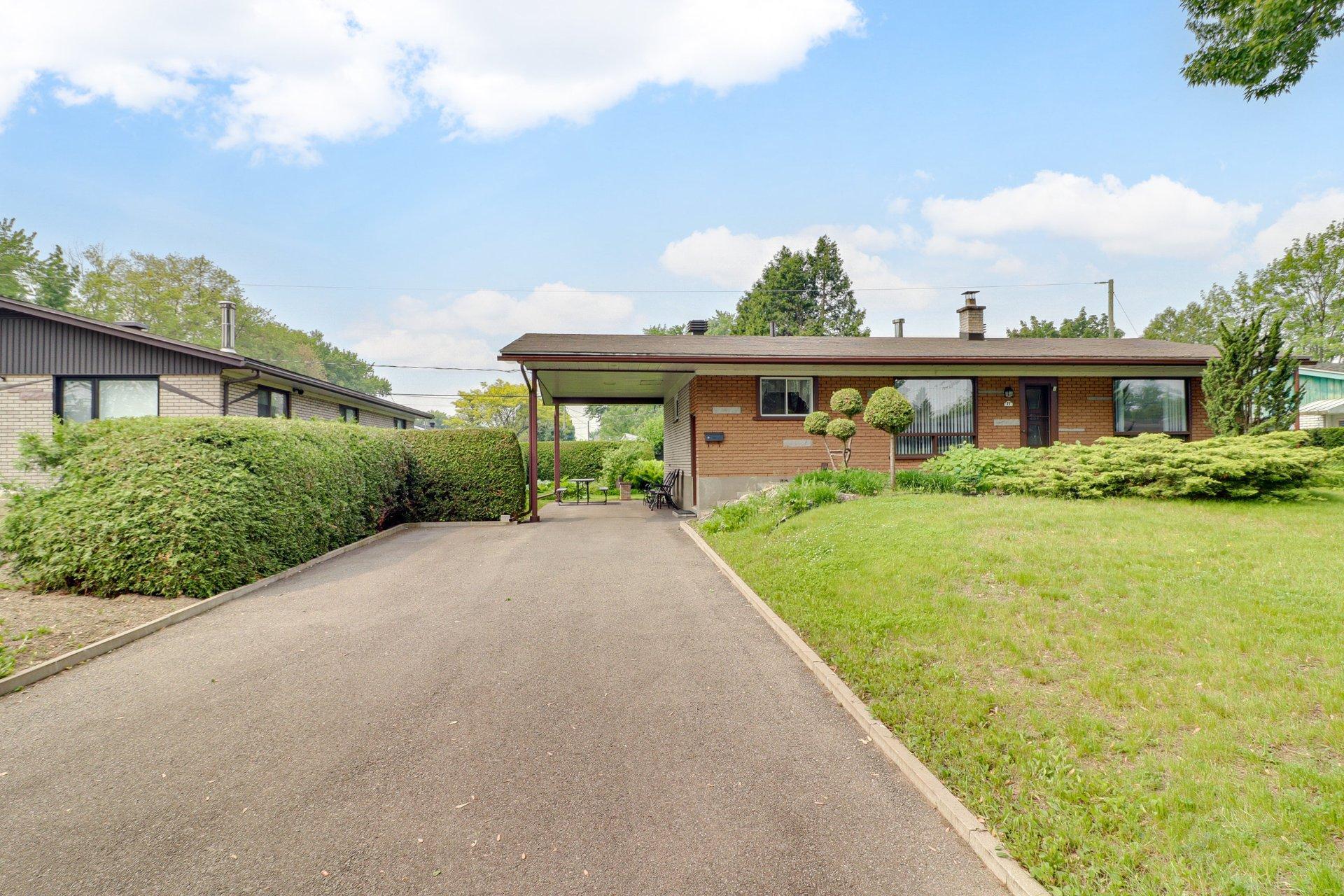 









77


Rue LaSalle

,
Repentigny (Repentigny),




QC
J6A4V4

