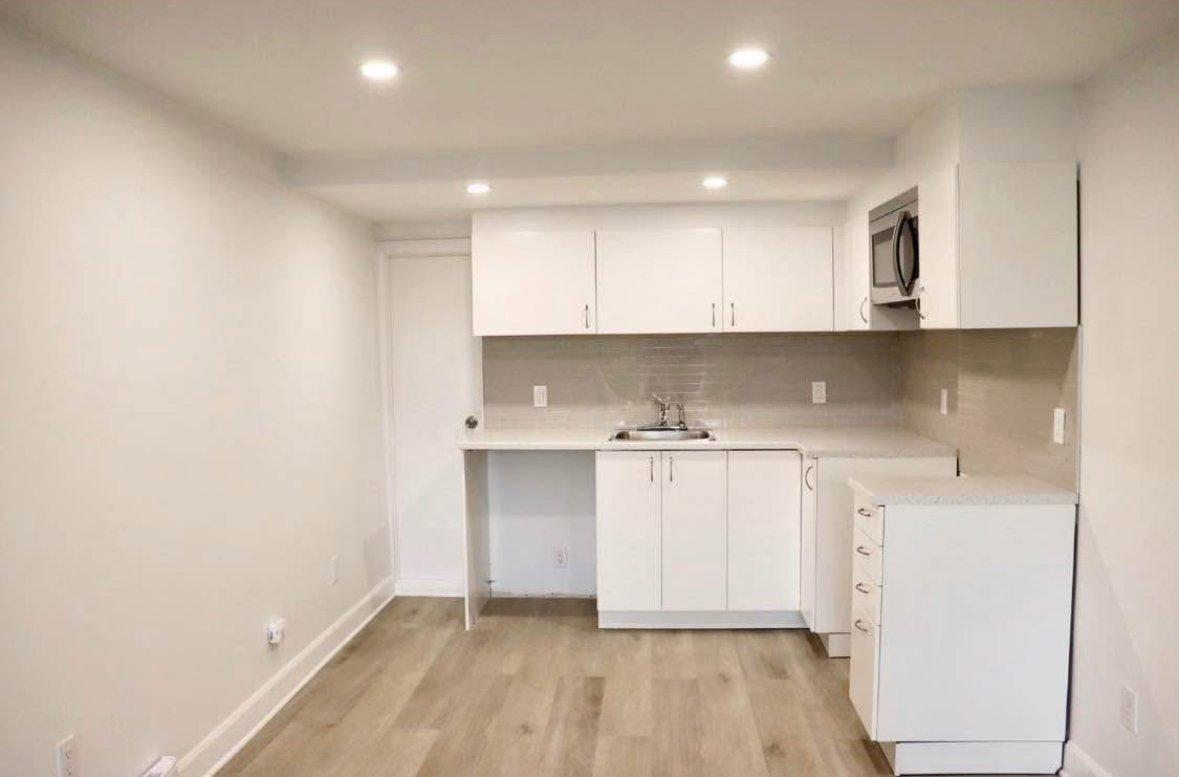 









1349

 - 1351


100e Avenue

,
Laval (Chomedey),




QC
H7W4A4

