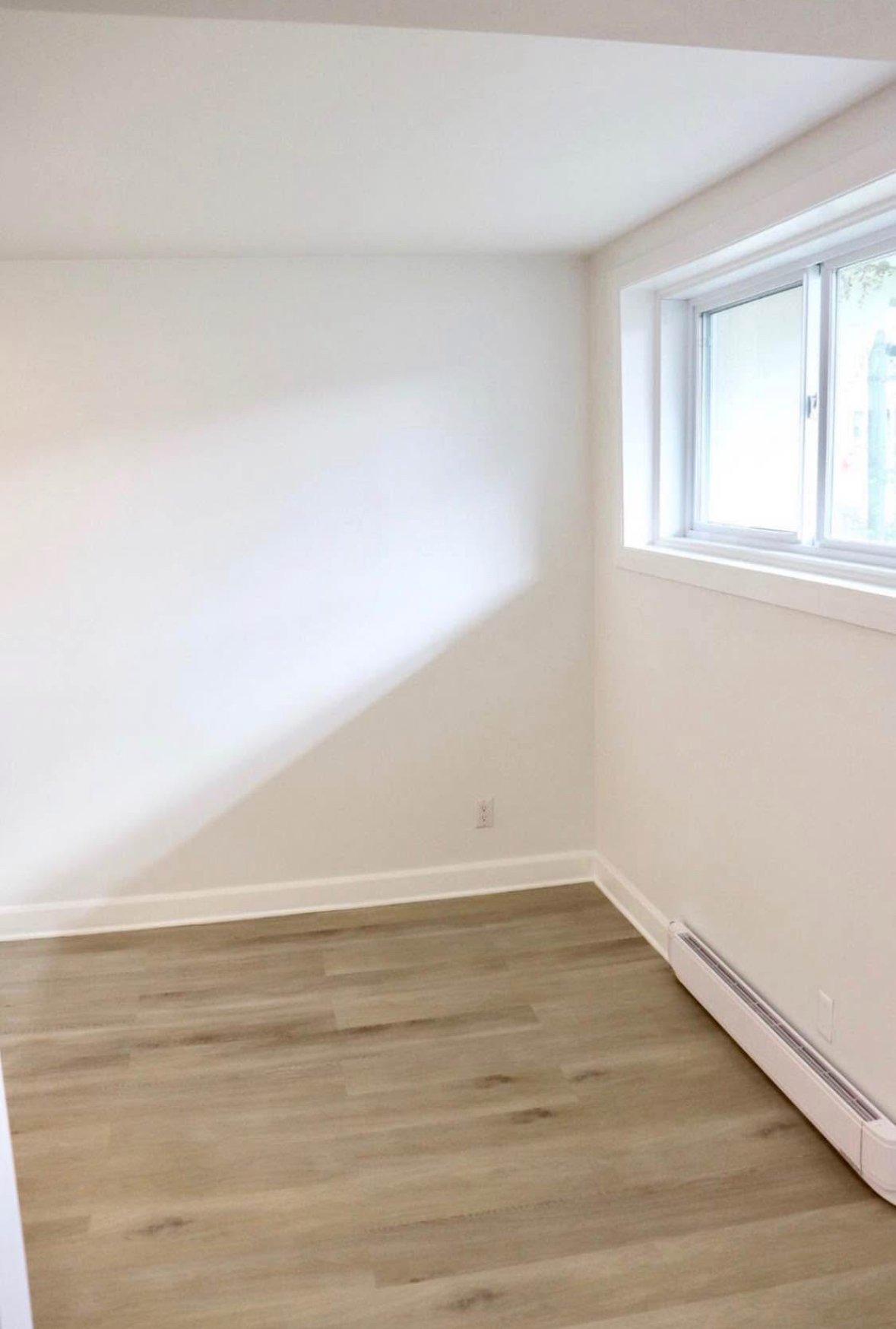 









1349

 - 1351


100e Avenue

,
Laval (Chomedey),




QC
H7W4A4

